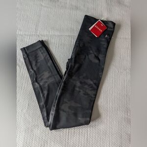 Spanx Multicolored Camouflage Side Stripe Leggings Size Medium .